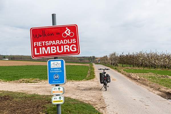 Interactie Rusland Aannemer Korte fietsvakantie in Limburg | Vesparoute | Dagverhuur van Vespa's,  e-bikes en Twizy.